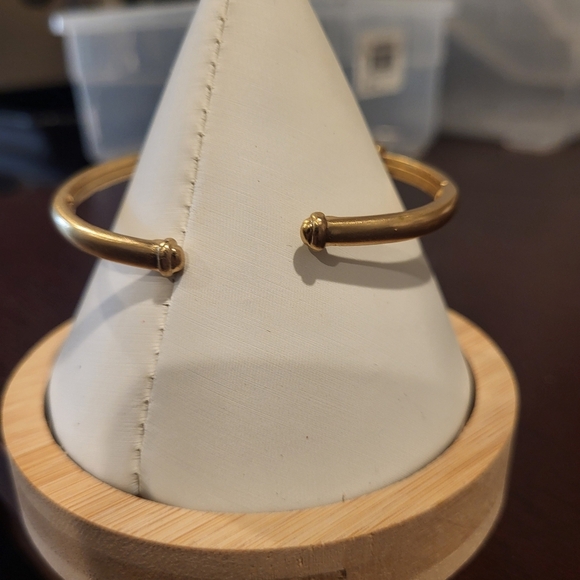 Vintage Monet Gold Tone & Mother Of Pearl Cuff Bracelet - Picture 5 of 6